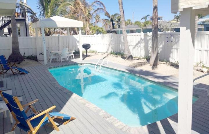 Bungalow Beach Resort Bradenton Beach Exterior photo